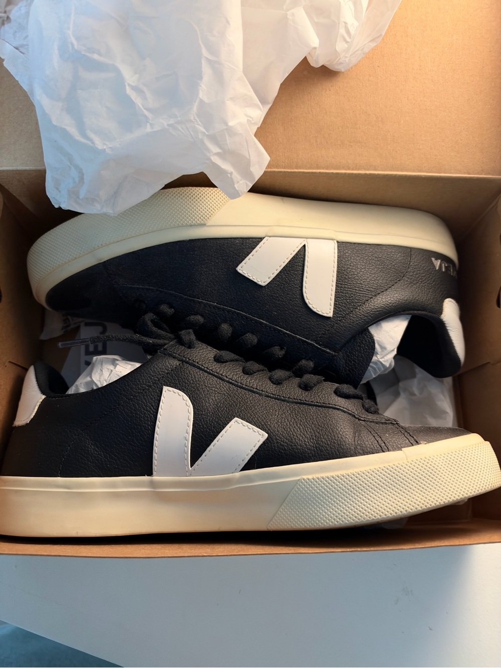 Veja Campo Black leather White Logo Sneakers